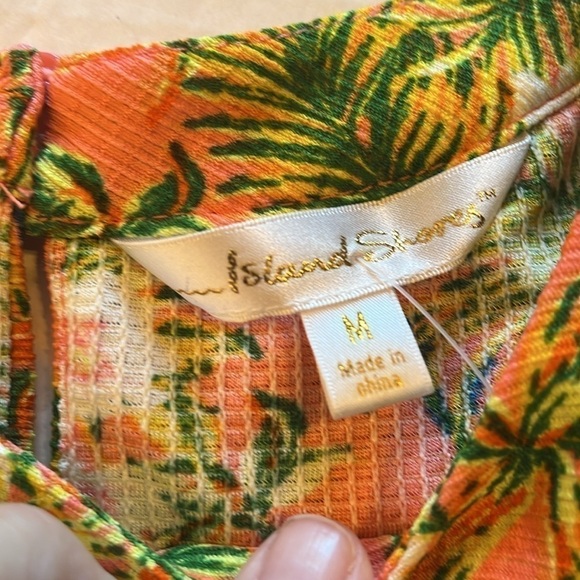 NWT-island Shores-M-multicolor Hawaiian halter, ruffle, sleeveless top/blouse. - Picture 4 of 10